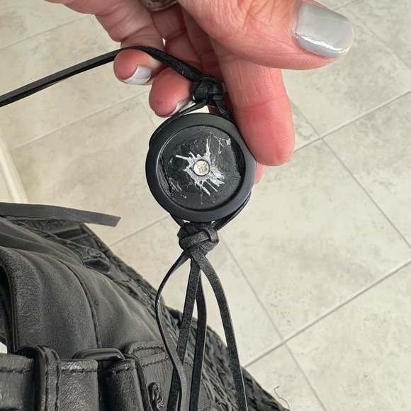 Elliott Lucca Stylish Black Leather Tote Bag - Picture 12 of 12